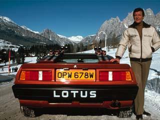 Bond med sin nya Lotus