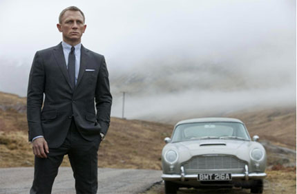 Bond med sin Aston Martin DB5